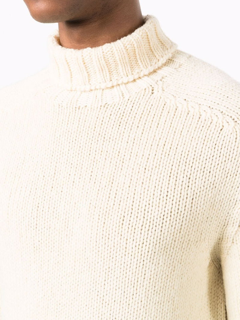 Jersey de cuello alto en lana virgen