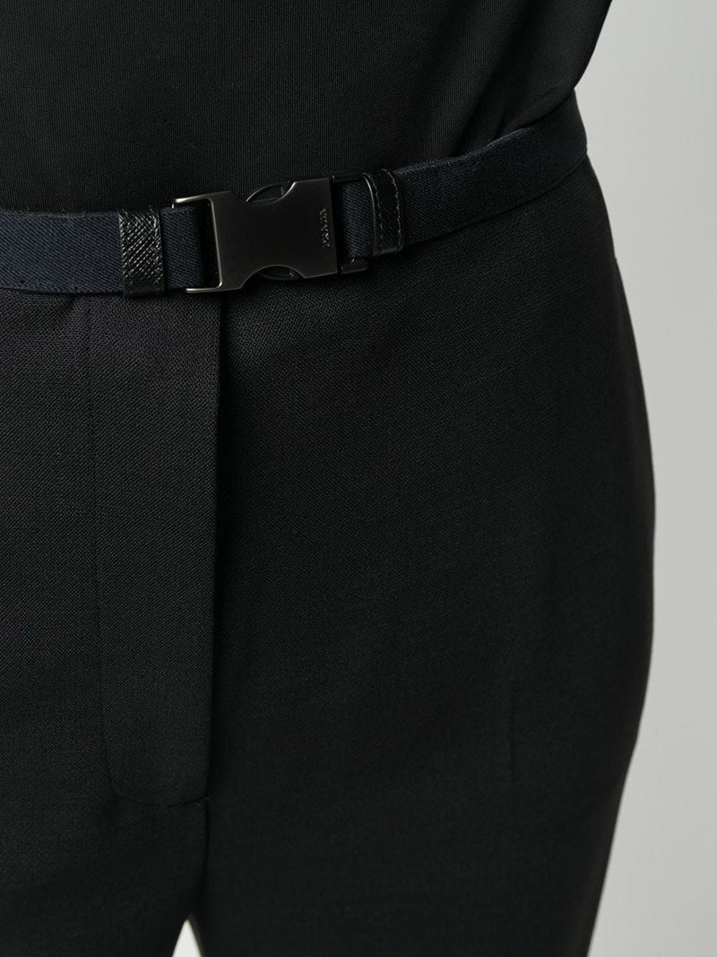 Pantalón cropped con cinturón