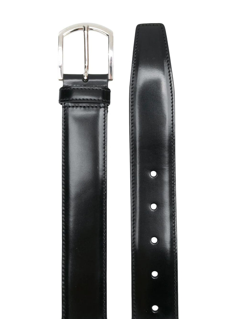 Cinturón de piel negra con hebilla clásica